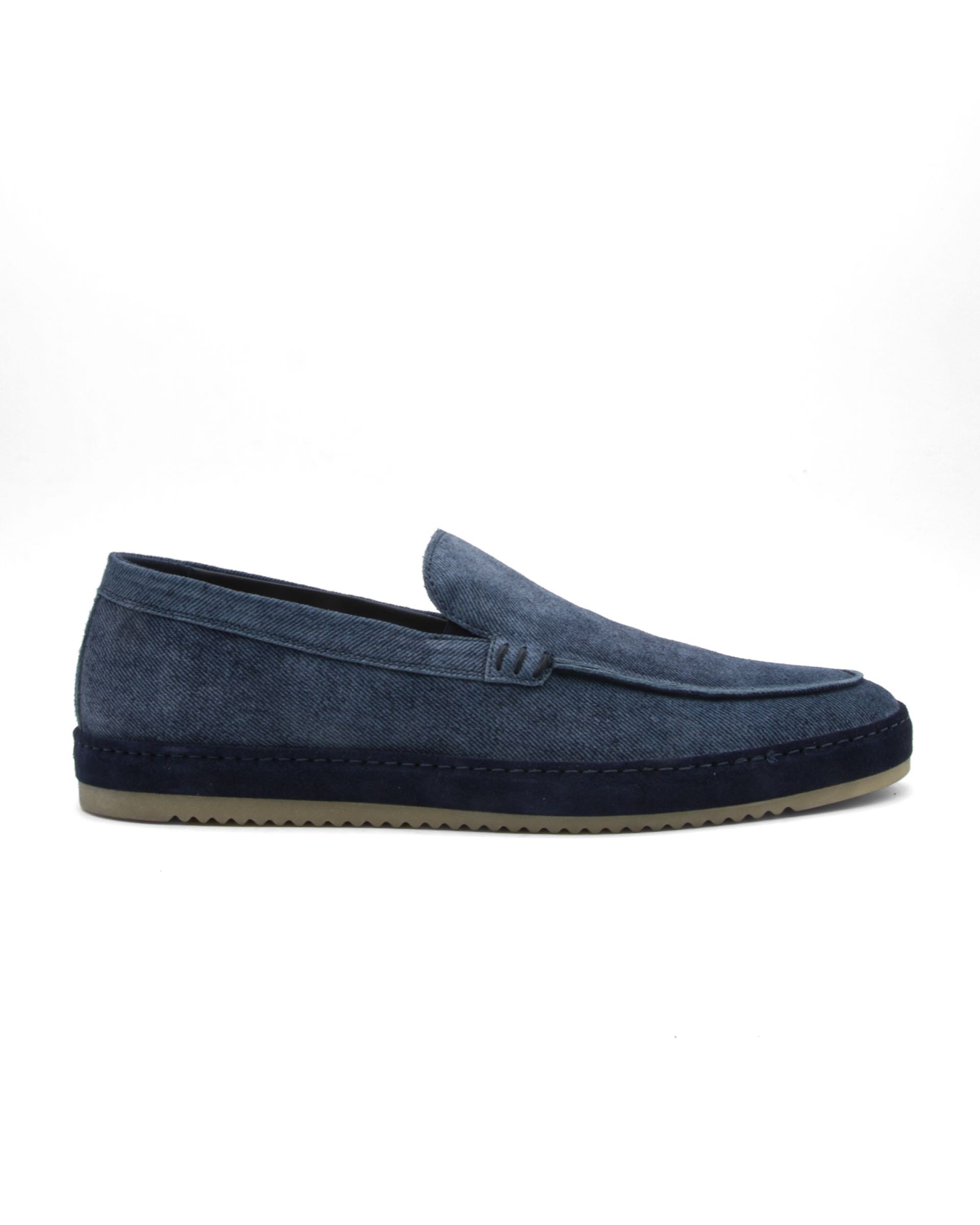 Model D40121 Levis